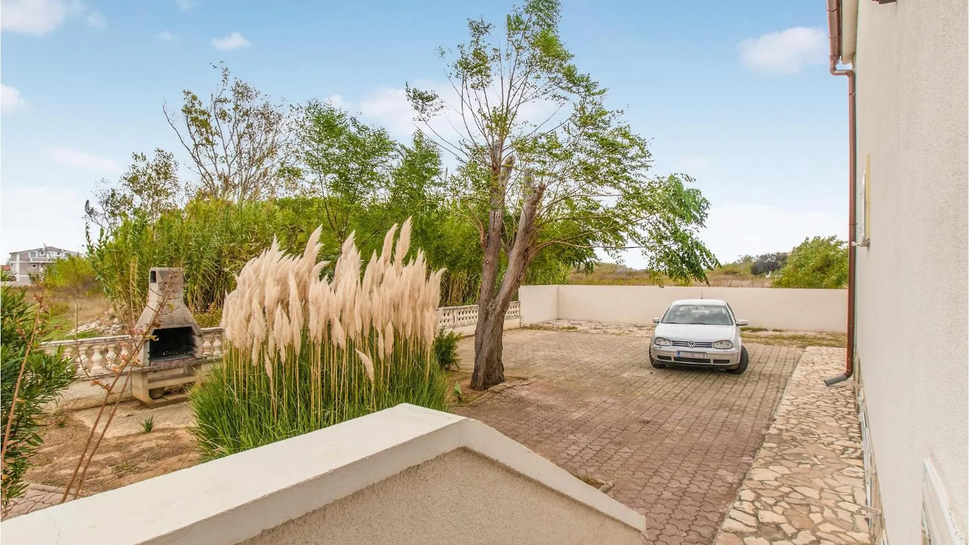 Stunning Apartment In Nin With Kitchen